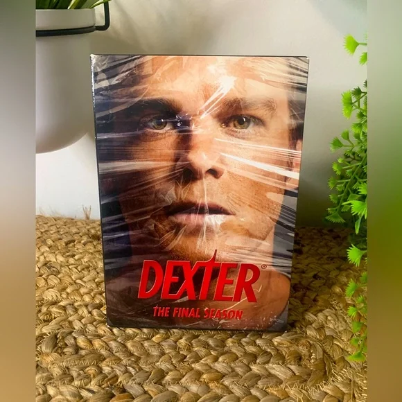 DEXTER- THE FINAL SEASON DVD Box Set. EUC - Picture 1 of 7